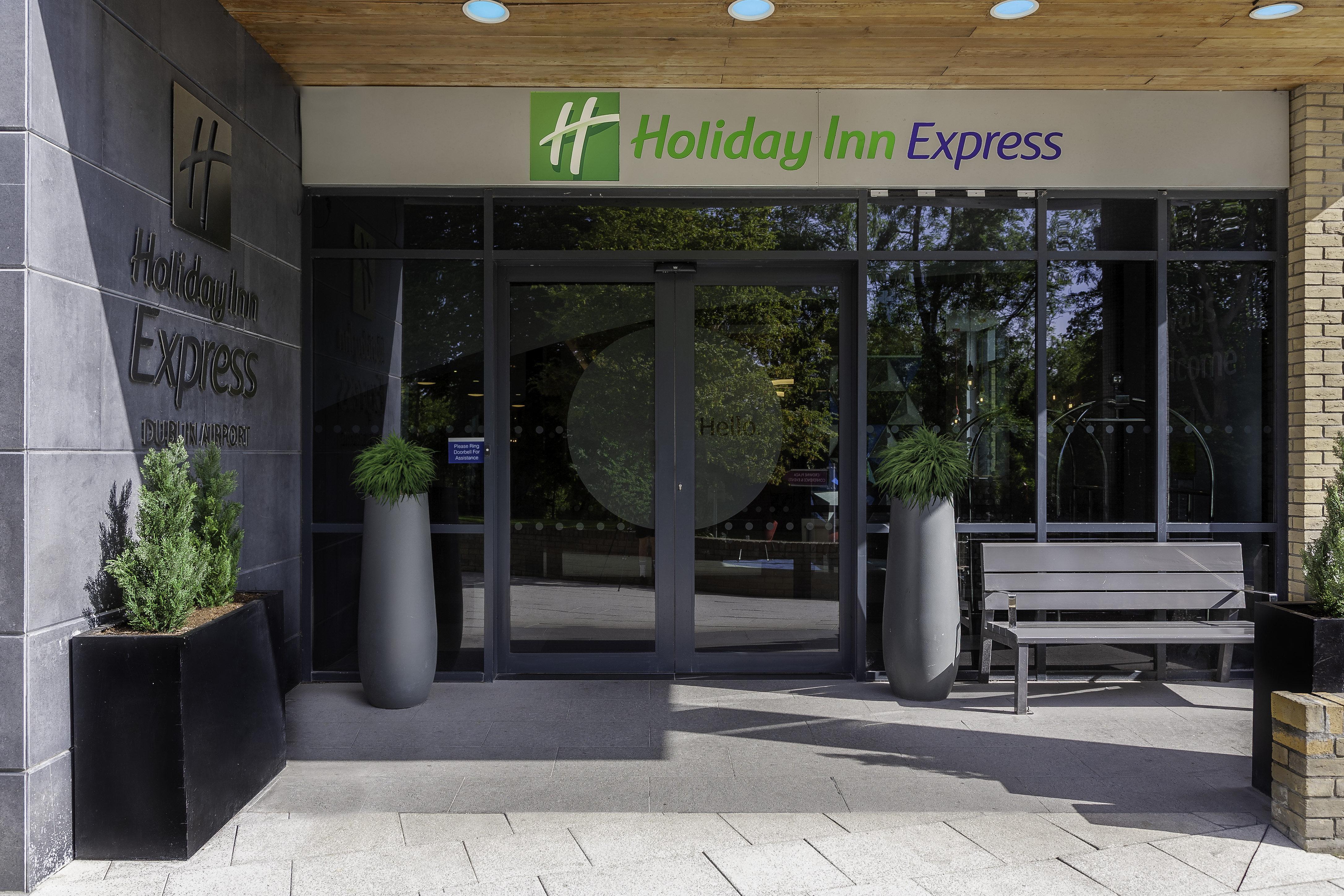 Holiday Inn Express Dublin-Airport, An Ihg Hotel Santry Exterior photo