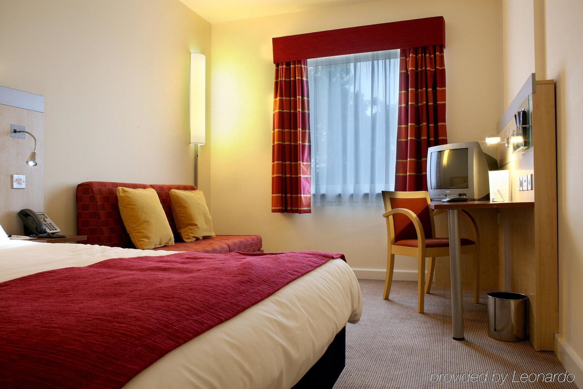 Holiday Inn Express Dublin-Airport, An Ihg Hotel Santry Room photo