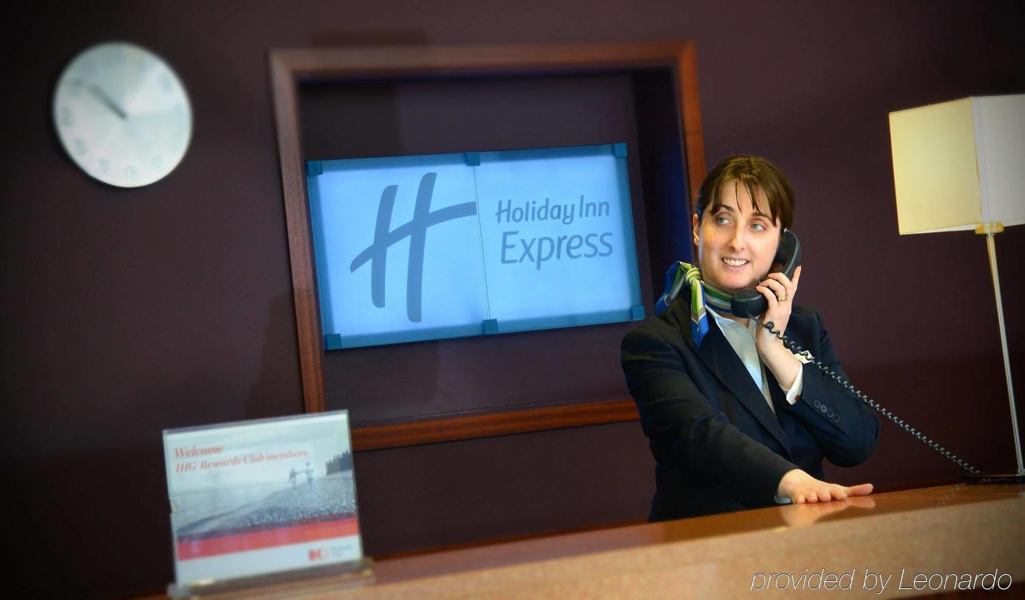 Holiday Inn Express Dublin-Airport, An Ihg Hotel Santry Exterior photo